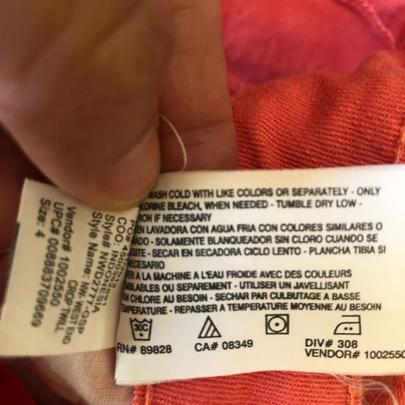 Nine West denim cuffed capris. - Picture 8 of 8